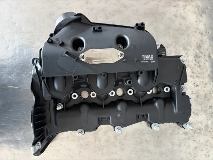 LR105956 Engine Parts Engine Valve Cover for CITROËN C5 III Break (RW_), JAGUAR XF II (X260), LAND ROVER DISCOVERY IV VAN (L319), PEUGEOT 407 Coupe (6C_)