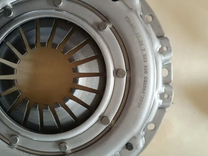 21217523620 Transmission Parts BMW Clutch Kit for BMW 3 Compact (E36), Z3 Roadster (E36), 5 (E39)