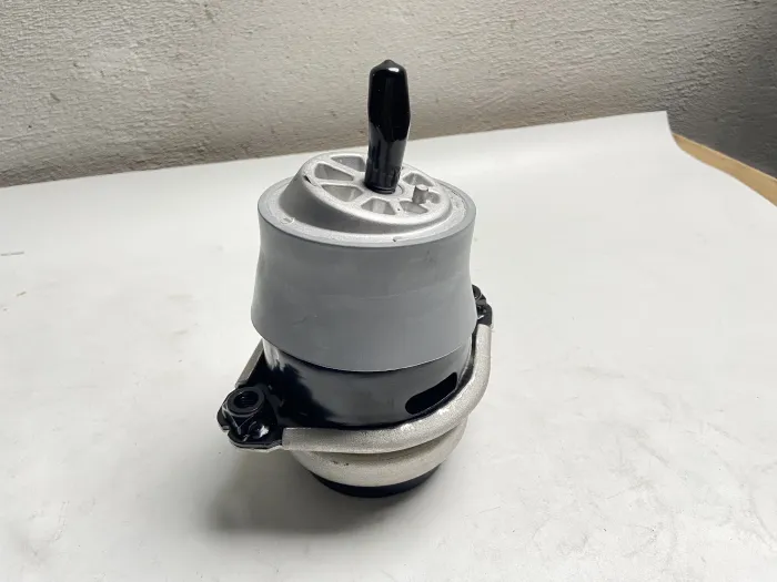 94837504901 Engine Parts Engine Mount for PORSCHE CAYENNE (9PA)