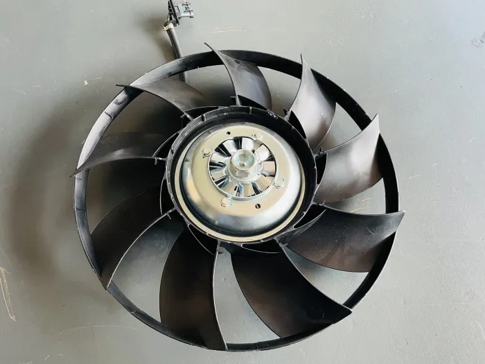 LR012644 Engine Parts Radiator Fan for LAND ROVER RANGE ROVER SPORT II (L494), RANGE ROVER IV (L405), DISCOVERY V (L462), DISCOVERY IV (L319), RANGE ROVER SPORT I (L320), RANGE ROVER III (L322)