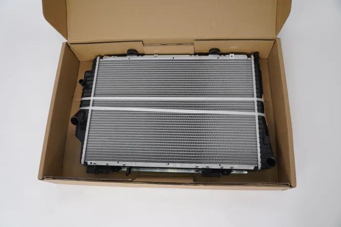 2025008203 Engine Parts Radiator for MERCEDES-BENZ CLK (C208)