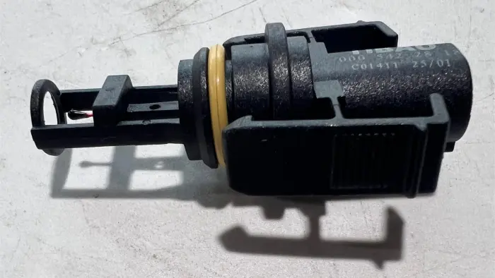 0005422818 Temperature Sensor for MERCEDES-BENZ M-CLASS, VW LT, CHRYSLER 300C (LX, LE), 300C Sedan (LX, LE), DODGE CALIBER, JEEP COMPASS (MK49), COMPASS SUV (MK49), SMART FORTWO Cabrio (451), SSANGYONG MUSSO (FJ)