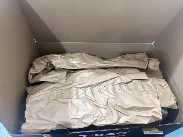 11128589943 Engine Parts Engine Valve Cover for MINI MINI CLUBVAN (R55), MINI PACEMAN (R61), MINI Roadster (R59), COUNTRYMAN (R60), MINI (R56), CLUBMAN (R55), MINI Convertible (R57), MINI Coupe (R58)