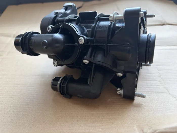 11538642560 Engine Parts Thermostat for 