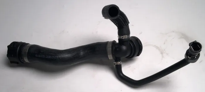17127580957 Engine Parts Cooling Water Pipe for BMW 5 (F10), 6 Coupe (F13), 7 (F01, F02, F03, F04)