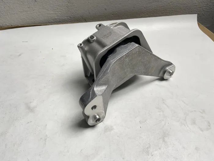 1J0199262DA Engine Parts Engine Mount for VW BEETLE Convertible (1Y7), PASSAT B7 (A32, A33), BORA V (1K2), GOLF VI Estate (AJ5)