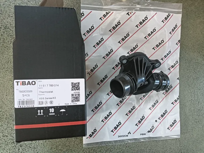 11517789014 Engine Parts Thermostat for BMW 5 (E60), X3 (E83), X6 (E71, E72), X5 (E53), 6 Convertible (E64), 3 (E46), 7 (E65, E66, E67), 1 (E87)