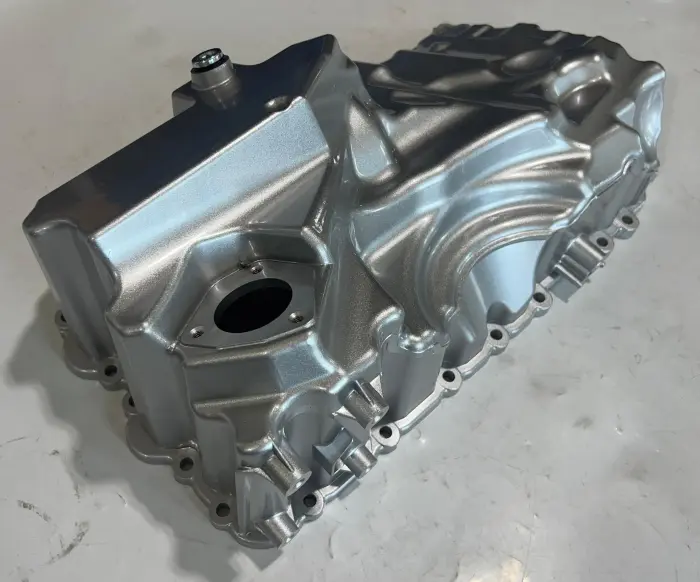 11137618512 Детали двигателя Масляный поддон для BMW 2 Coupe (F22, F87), 1 (F21), 5 Touring (F11), X1 (E84), 4 Coupe (F32, F82), 3 (F30, F80), Z4 Roadster (E89)