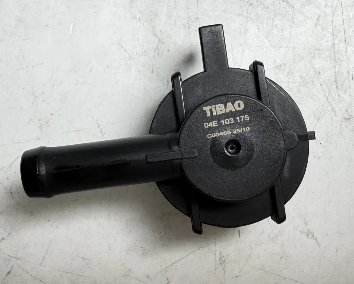 04E103175 Engine Parts Valve,crankcase Breather for AUDI Q2, VW PASSAT, SEAT ATECA (KH7, KHP), SKODA KAROQ (NU7, ND7)