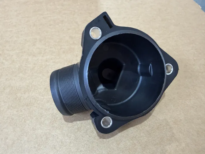 1022000417 Engine Parts Thermostat Housing for MERCEDES-BENZ G-CLASS (W463), 190 (W201), 124 Saloon (W124)