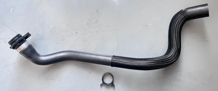 11537605151 Engine Parts Cooling Water Pipe for