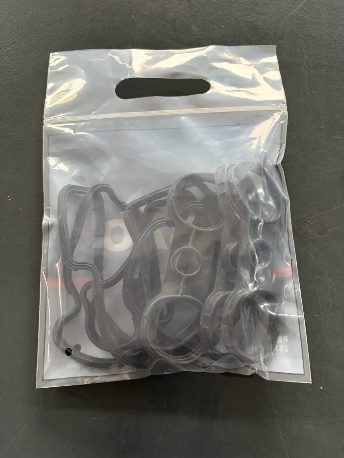 11127582245 Engine Parts Valve Cover Gasket for BMW X3 (E83), 3 (E90), X1 (E84), 5 Touring (E61), 7 (E65, E66, E67), Z4 Roadster (E85), 1 (E81), X5 (E70), 6 (E63)