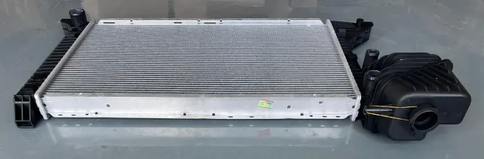 9015003500 Engine Parts Radiator for MERCEDES-BENZ SPRINTER 2-t Bus (B901, B902)