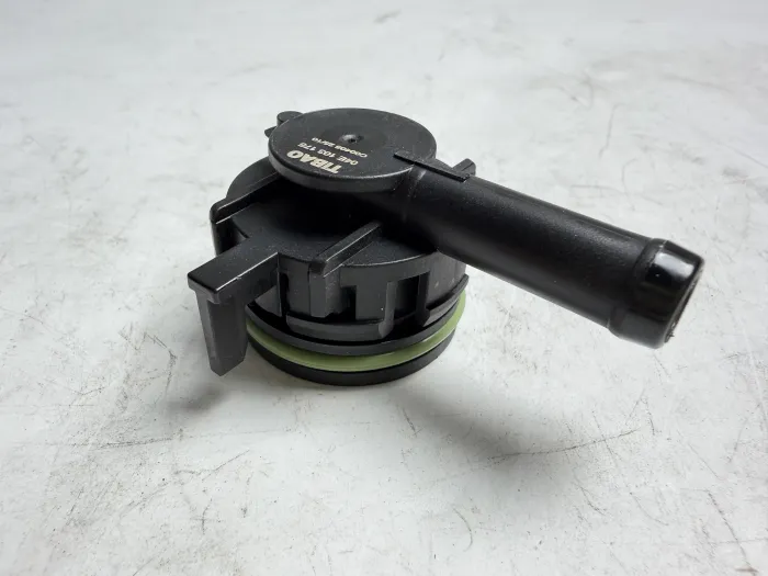 04E103175 Engine Parts Valve,crankcase Breather for AUDI Q2, VW PASSAT, SEAT ATECA (KH7, KHP), SKODA KAROQ (NU7, ND7)