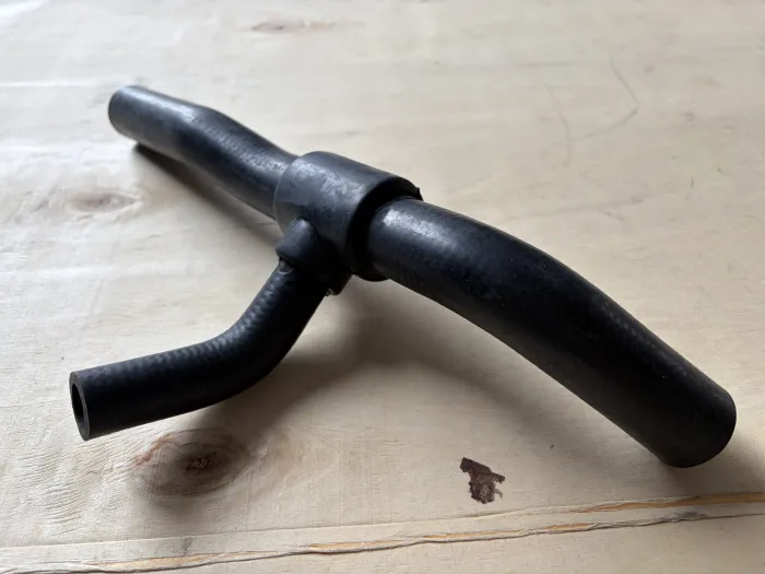 068121053P Engine Parts Cooling Water Pipe for VW JETTA II (19E, 1G2, 165), GOLF II Van (19E, 1G1), PASSAT B3/B4 Estate (3A5, 35I), CARAT B2 (32B), ATLANTIC I (16)