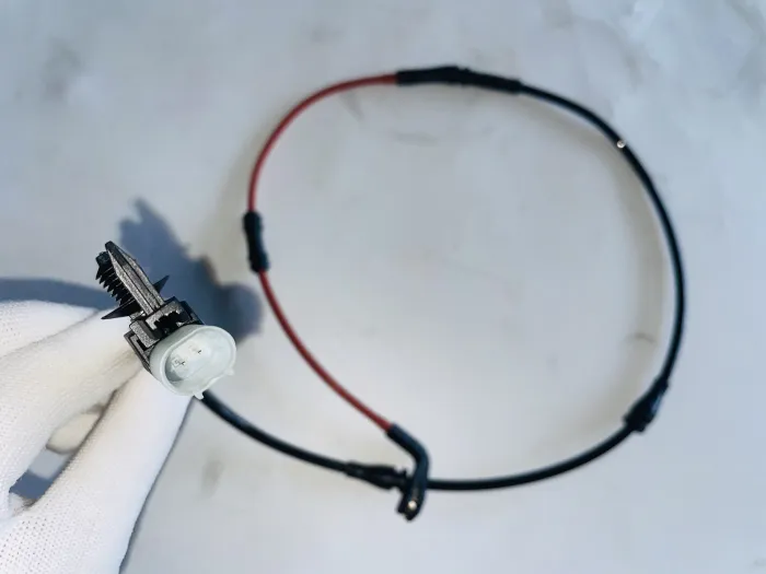 LR033295 Brake Sensor for LAND ROVER DISCOVERY V (L462), DISCOVERY V VAN (L462), RANGE ROVER IV (L405), RANGE ROVER SPORT II (L494), RANGE ROVER SPORT I (L320)