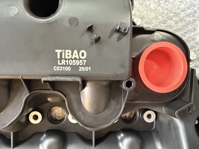 LR105957 Engine Parts Engine Valve Cover for CITROËN C5 III Break (RW_), JAGUAR XF SPORTBRAKE (X260), LAND ROVER DISCOVERY IV (L319), LR4 IV (L319), LR4 IV SUV (L3, PEUGEOT 407 Coupe (6C_)