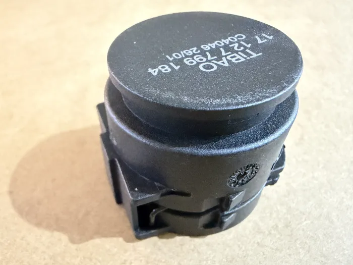 17127799184 Engine Parts Pipe Connector for BMW 5 Gran Turismo (F07), 6 Gran Turismo (G32), 1 (F21), 2 Coupe (F22, F87), 3 (F30, F80), 7 (F01, F02, F03, F04), X3 (F25), 4 Coupe (F32, F82), X5 (E70), X6 (E71, E72)