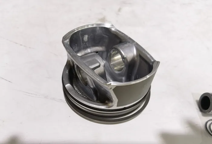 2720308917 Engine Parts Piston for MERCEDES-BENZ E-CLASS T-Model (S211), GLK-CLASS (X204), M-CLASS (W164), CLC-CLASS (CL203), SL (R230), S-CLASS (W221), VITO / MIXTO Van (W639), V-CLASS (W639), C-CLASS (W203), R-CLASS (W251, V251), GL-CLASS (X164), S