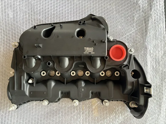 LR105957 Engine Parts Engine Valve Cover for CITROËN C5 III Break (RW_), JAGUAR XF SPORTBRAKE (X260), LAND ROVER DISCOVERY IV (L319), LR4 IV (L319), LR4 IV SUV (L3, PEUGEOT 407 Coupe (6C_)