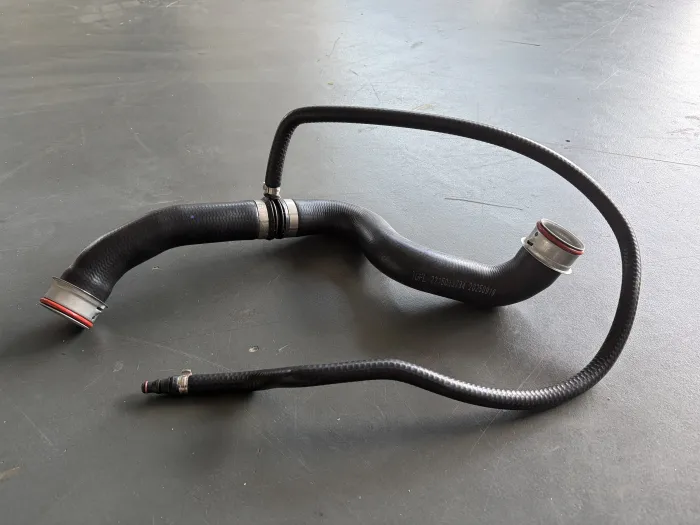 2215013784 Engine Parts Cooling Water Pipe for MERCEDES-BENZ S-CLASS (W221)