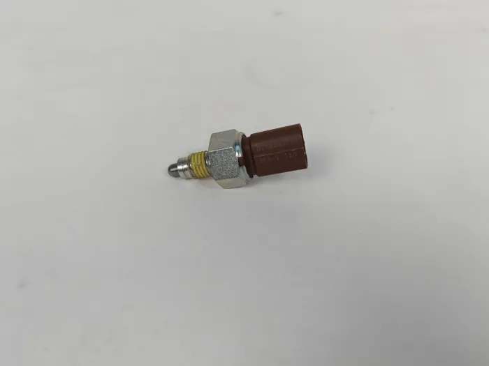 02K945415E Back Up Light Switch for AUDI A1, VW VENTO, SEAT LEON (1P1), SKODA SUPERB II (3T4)