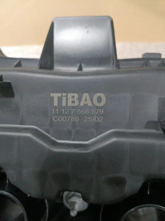 11127568579 Engine Parts Engine Valve Cover for 