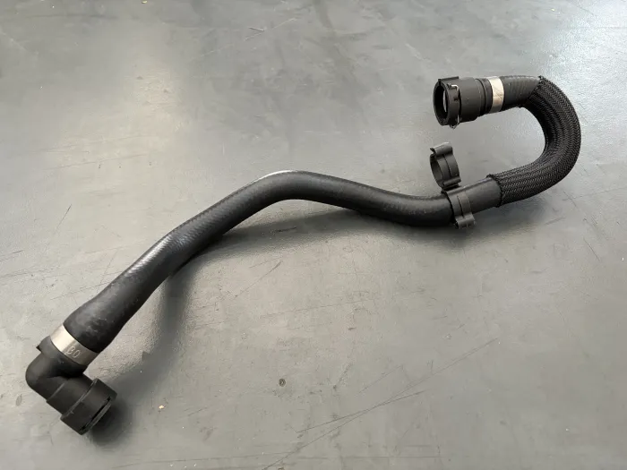 LR000943 Engine Parts Cooling Water Pipe for