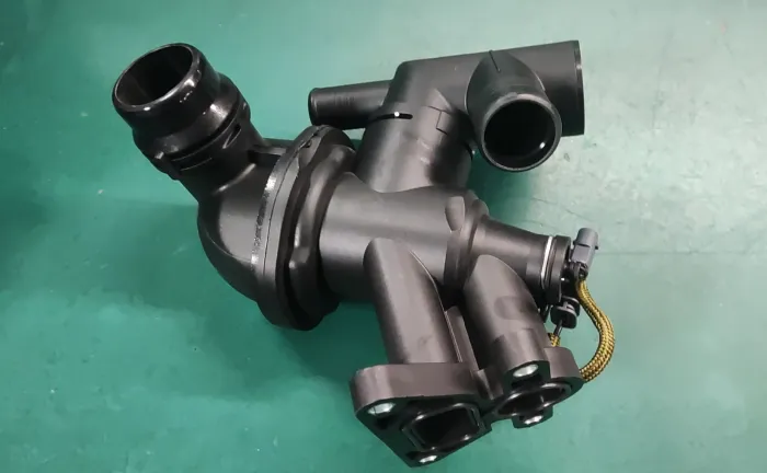 LR105974 Engine Parts Thermostat for 