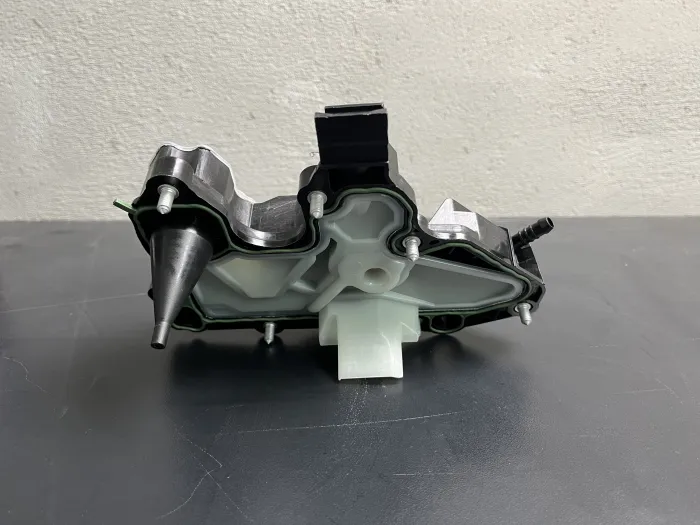 06K103495AP Детали двигателя Пароотделитель для AUDI A4, VW SCIROCCO, SEAT ALHAMBRA (710, 711), SKODA SUPERB III Estate (3V5)