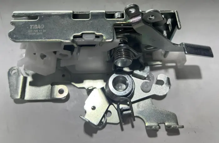 9017201135 Door Lock Actuator for MERCEDES-BENZ SPRINTER 2-t Platform/Chassis (B901, B902), UNIMOG, V-CLASS (638/2), VITO Bus (W638), E-CLASS (W124), MK, NG, 123 Break (S123)