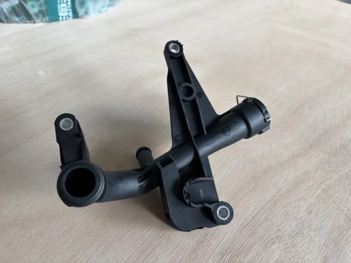 2762001652 Engine Parts Cooling Water Pipe for