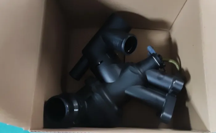 LR105974 Engine Parts Thermostat for 