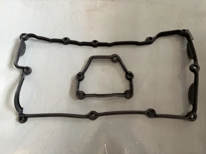 11120032224 Engine Parts Valve Cover Gasket for BMW X3 (E83), 3 Compact (E46), Z4 Roadster (E85), 1 (E87)