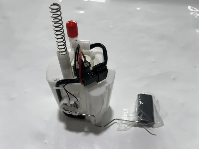 2034702394 Engine Parts Fuel Pump for MERCEDES-BENZ C-CLASS (W203), CLK (C209)