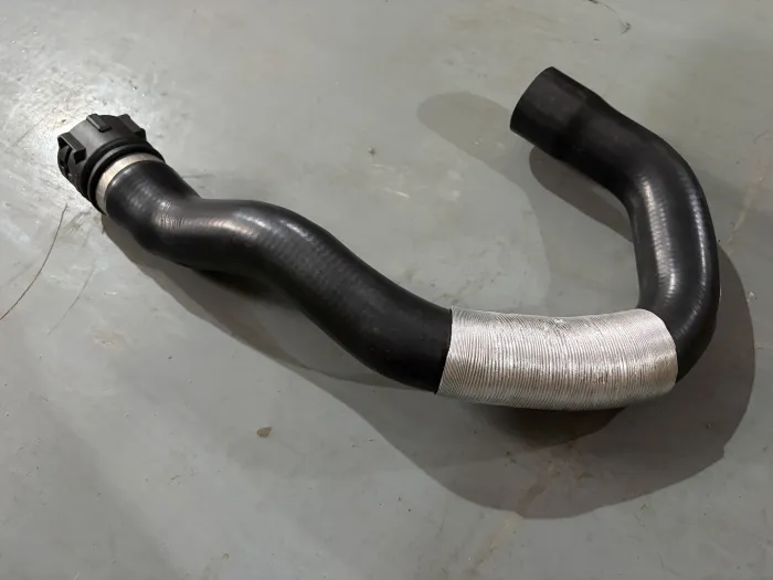 11537581942 Engine Parts Cooling Water Pipe for BMW 5 (F10), 7 (F01, F02, F03, F04)