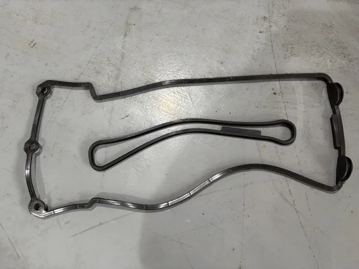 11129069871 Engine Parts Valve Cover Gasket for BMW 5 Touring (E34), 7 (E32), 8 (E31)