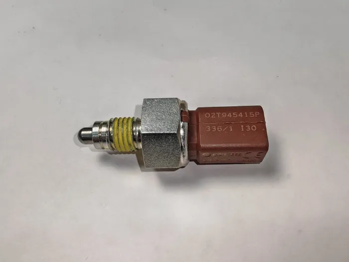 02K945415E Back Up Light Switch for AUDI A1, VW VENTO, SEAT LEON (1P1), SKODA SUPERB II (3T4)