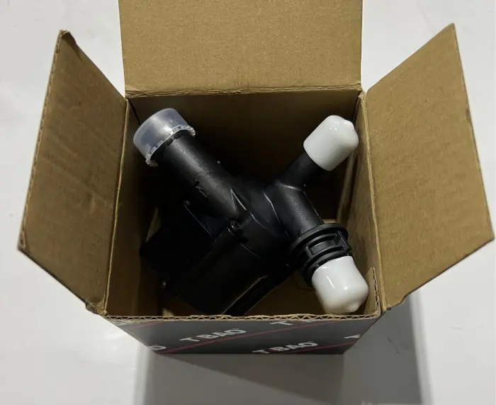 11518616992 Engine Parts BMW Water Pump for BMW 1 (F20), 3 (F30, F80)