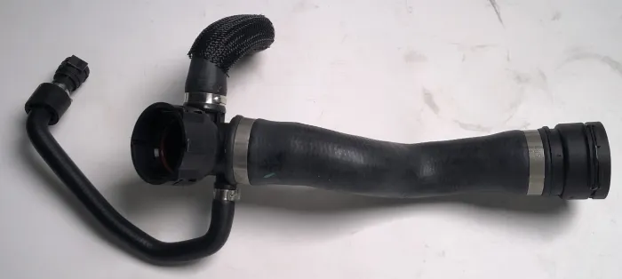 17127580957 Engine Parts Cooling Water Pipe for BMW 5 (F10), 6 Coupe (F13), 7 (F01, F02, F03, F04)