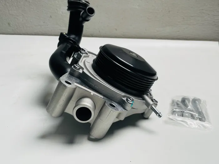 6512006401 Engine Parts Water Pump for MERCEDES-BENZ METRIS Van (W447), METRIS Tourer (W447), E-CLASS Coupe (C207), V-CLASS (W447), MARCO POLO Camper (W447), GLK-CLASS (X204), C-CLASS (W204), CLS (C218), S-CLASS (W221)