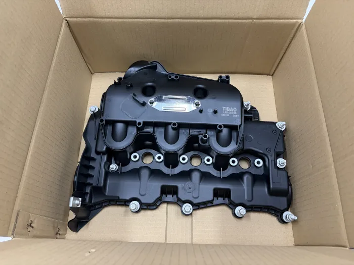 LR105956 Engine Parts Engine Valve Cover for CITROËN C5 III Break (RW_), JAGUAR XF II (X260), LAND ROVER DISCOVERY IV VAN (L319), PEUGEOT 407 Coupe (6C_)