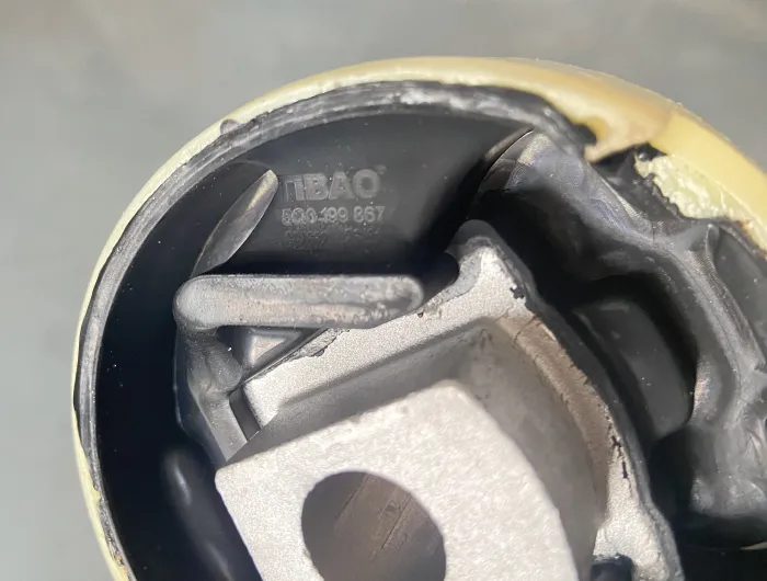 5Q0198037A Engine Mount for AUDI Q2, VW TIGUAN, SEAT LEON (5F1), SKODA KAROQ (NU7, ND7)