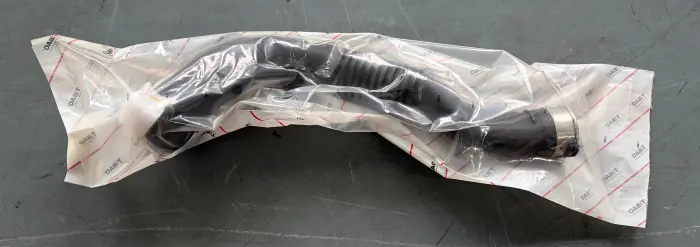13717604033 Engine Parts Intake Pipe for