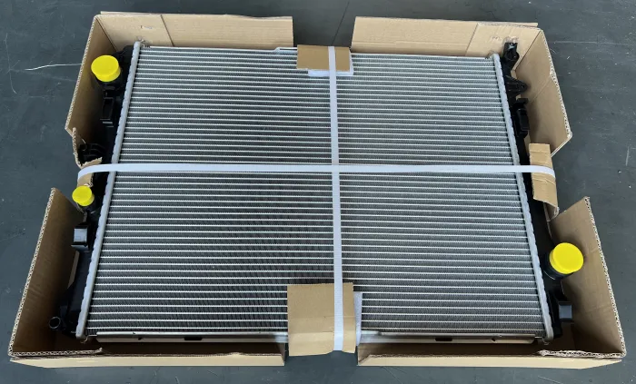 0995003303 Engine Parts Radiator for MERCEDES-BENZ EQV (W447), METRIS Tourer (W447), E-CLASS (W213), METRIS Van (W447), GLC (X253), EQC (N293), eVITO Van (W447), S-CLASS (W222, V222, X222), V-CLASS (W447), CLS (C257)