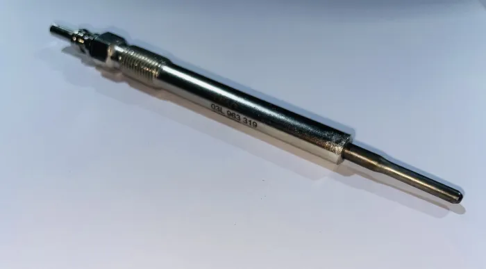 03L963319 Engine Parts Glow Plug for AUDI Q2, PORSCHE PANAMERA, VW GOLF, BENTLEY BENTAYGA (4V1), SEAT IBIZA IV ST (6J8, 6P8), IBIZA Mk IV ST (6J8, 6P8), SKODA RAPID (NH3, NK3, NK6)