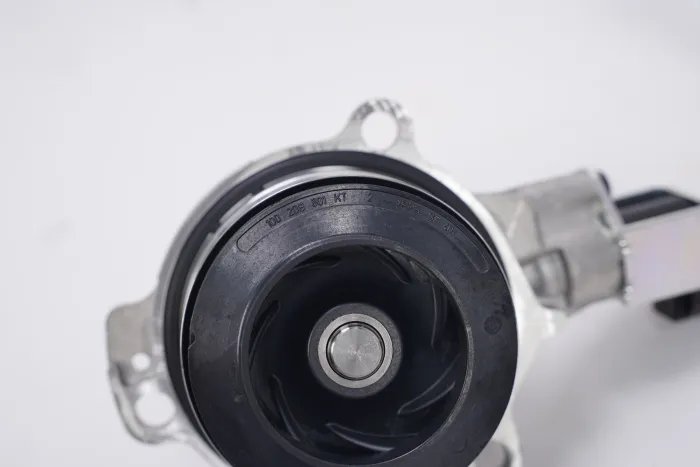 04L121011E Engine Parts Water Pump for AUDI Q2, VW TIGUAN, MAN TGE Van, SEAT LEON Hatchback Van (5F1), SKODA KAROQ (NU7, ND7)