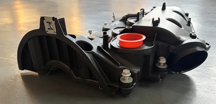 LR105957 Engine Parts Engine Valve Cover for CITROËN C5 III Break (RW_), JAGUAR XF SPORTBRAKE (X260), LAND ROVER DISCOVERY IV (L319), LR4 IV (L319), LR4 IV SUV (L3, PEUGEOT 407 Coupe (6C_)