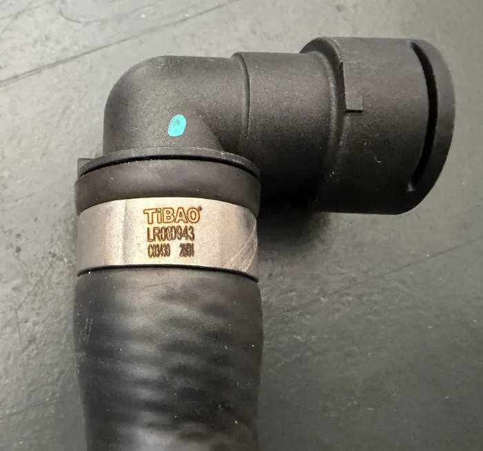 LR000943 Engine Parts Cooling Water Pipe for