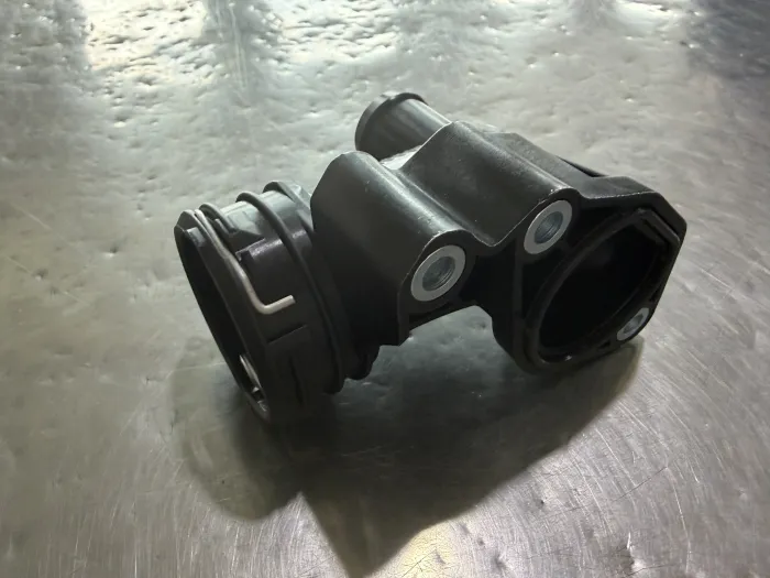 6422001156 Engine Parts Pipe Connector for MERCEDES-BENZ X-CLASS (470), GLE Coupe (C292), GLS (X166), CLS (C219), E-CLASS T-Model (S211), GL-CLASS (X164), GLK-CLASS (X204), G-CLASS Cabrio (W463), C-CLASS (W203), M-CLASS (W164), S-CLASS (W221), R-CLAS